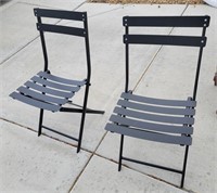 V - LOT OF 2 FOLDING CHAIRS (G88)