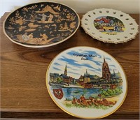 V - LOT OF 3 COLLECTOR PLATES (G70)