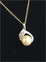 14K White Gold Pearl & Diamond Pendant Necklace