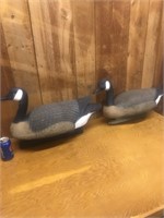 2 Goose Decoys Flambeau (has crack) & Carry Lite