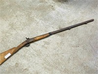 antique musket w/ hammer- Wall hanger condition