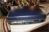 Vintage Samsonite Suitcase w/Wheels