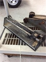 Tile cutter