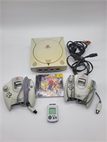 Sega Dreamcast w/ accessories and game