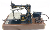 Model 24 Singer Sewing Machine circa 1904 B775961