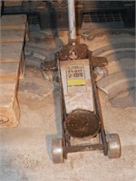 US General 3000 lb. Floor Jack - Light Weight Alum