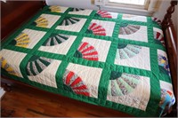 Vntg Fan Pattern Quilt