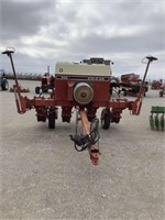800 IH CYCLO PLANTER 4 ROW 30" WITH MARKERS