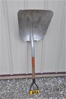 Aluminum scoop shovel