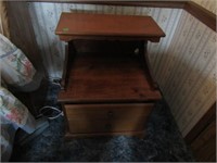 SMALL STAND WITH 2 DRAWERS