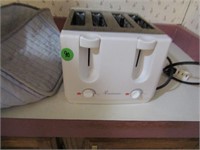 TOASTMASTER 4 SLICE TOASTER WITH COVER