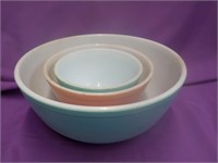 3 Pastel Pyrex Nesting Bowls 10x7x5 1/2"