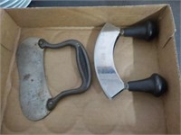2 Metal Pastry Cutters