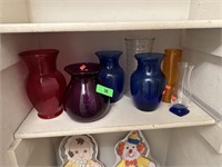 CONTENTS OF SHELF LOT OF VASES
