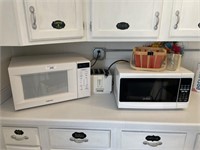 2 Microwaves and Toaster