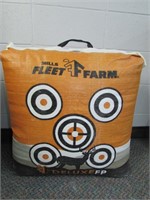 Fleet Farm Deluxe Field Point Bag Archery Target
