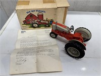 1986 The Toy Farmer Collectible John Deere Tractor