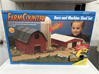 ERTL Farm Country Barn & Machine Shed Set 145 pcs