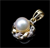 Pearl & diamond set two colour 9ct gold pendant