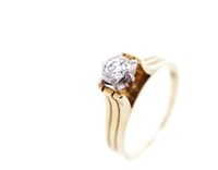 Mid C. diamond solitaire & 18ct yellow gold ring