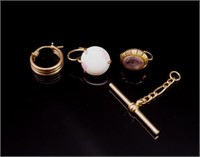 Four gold jewellery pieces for parts