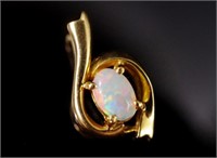 Australian opal set 18ct yellow gold pendant