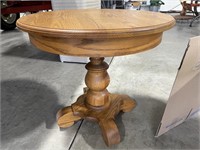 Small oak round table - 18 X 20