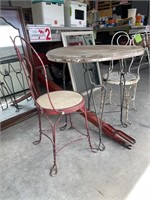 Metal table & 2 ice cream chairs
