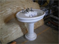Pedestal Sink, Porcelain, Great Mid-Century Piece