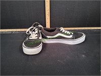 Vans Black Shoe, Size 5