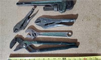 Adjustable wrenches and vise grips (Garage)