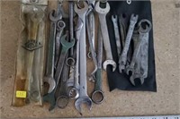 Collection of wrenches (Garage)