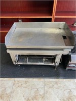 31" GAS GRILL WITH CHEESE MELTER