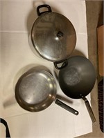 2 Innova pans & wok