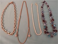 Q - LOT OF 4 NECKLACES (Z12)