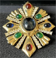 Q - VINTAGE CINER BROOCH (D12)