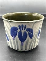 Vintage ceramic iris flower pot 
4 1/2” h. X 5