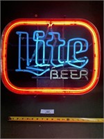 Miller Lite Neon Sign - WORKS (no shipping)