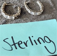 Q - PAIR OF STERLING SILVER EARRINGS (W21)