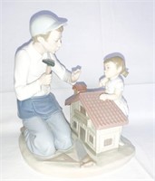LLADRO BUILDING A DOGHOUSE 7" H