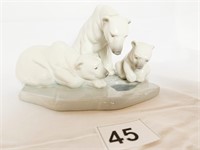 LLADRO BEARS LOOKING INTO THE ICE 4" H X 6" W