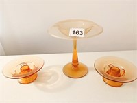 AMBER COMPOTE AND 2 CANDLE HOLDERS