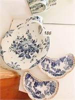 DELFT HOLLAND 8" DISH WITH HANDLE AND 2 PORCELAIN