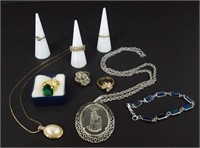Jewellery Lot: 2 Necklaces, 1 Bracelet, 6 Rings