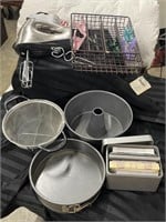 Cake Pan, Strainer, Cooking Notes, Cooks Hand