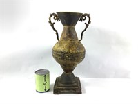 Ancien vase amphora sur socle