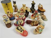 16 Figurines chatons-souliers en céramique