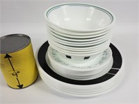 Vaisselle de marque Corelle, bols et assiettes