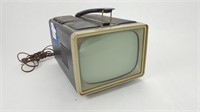 Vintage Mini TV ( RCA Victor) Portable 8 In. TV