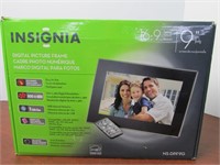 Insignia 9" Digital Photo Frame with Remote